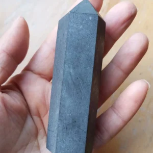 Obelisco de Shungita piedra