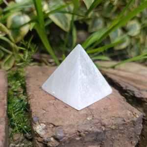 Piedra Natural Selenita Pirámide